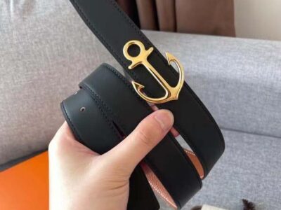 Cửa hàng bán thắt lưng hàng hiệu